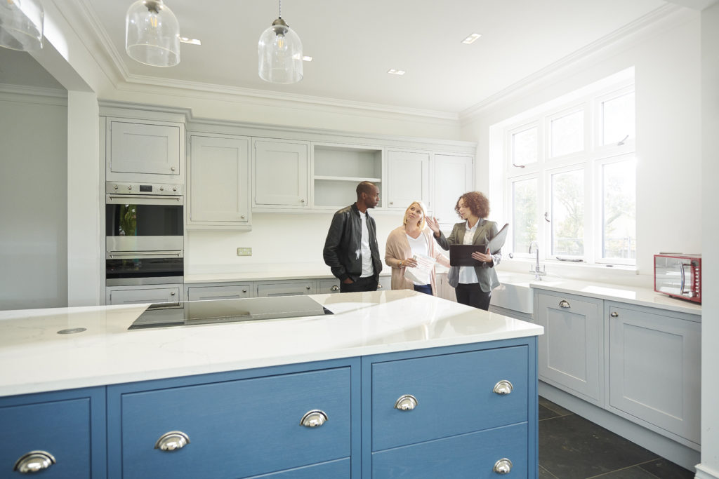Real Estate Agent vs. REALTOR®: What’s the Difference?